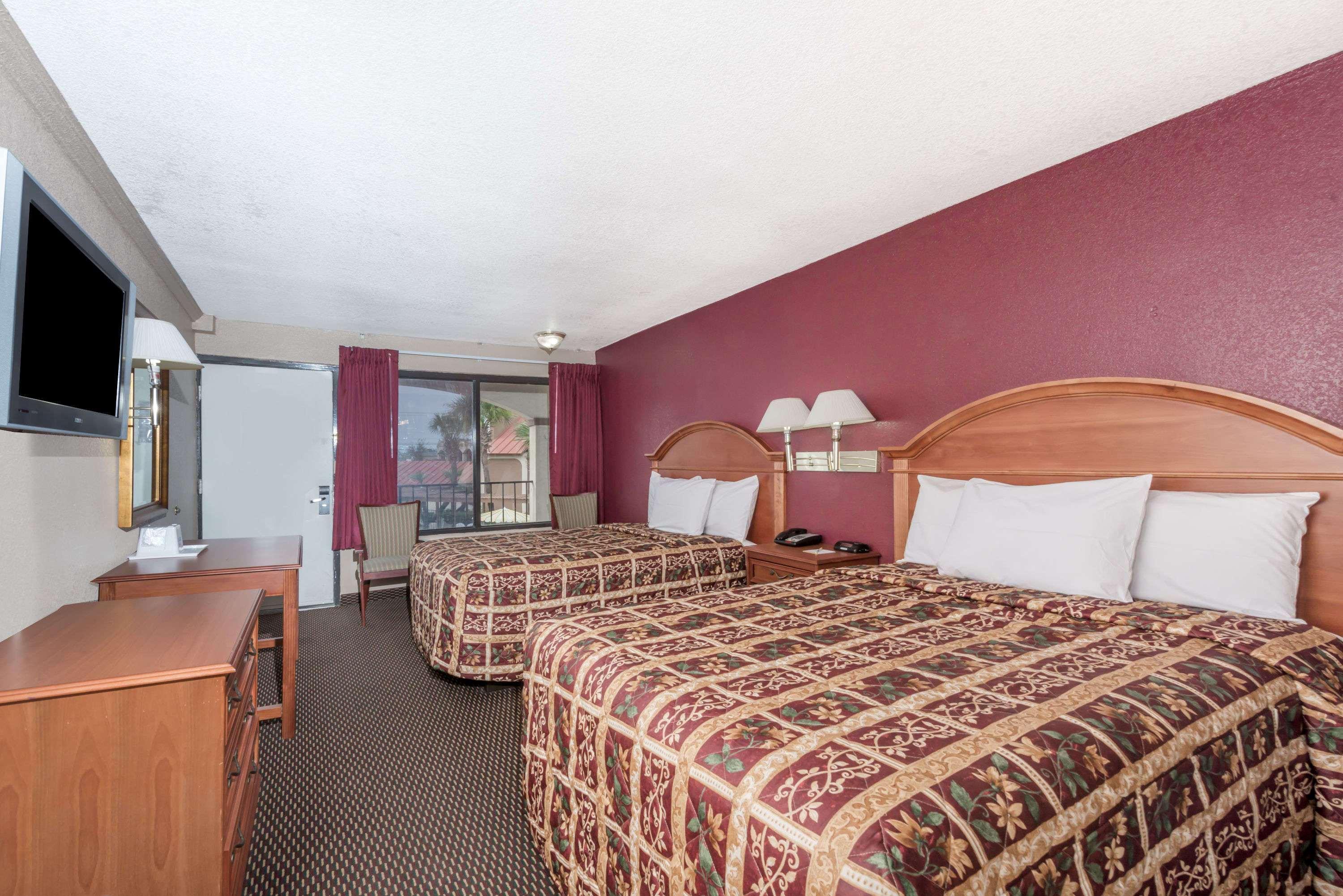 Days Inn By Wyndham San Antonio Splashtown/Att Center Exteriör bild