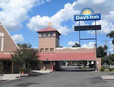 Days Inn By Wyndham San Antonio Splashtown/Att Center Exteriör bild
